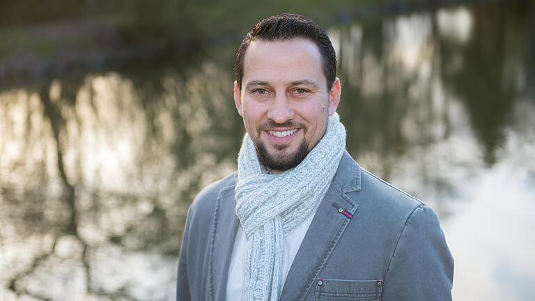Hier ist Sebastian Hauck gerne, am Dorfsee in Schnackenwerth. Beim Anglerverein hat er schon als Jugendlicher angepackt. Jetzt will er politisch anpacken und Bürgermeister der Marktgemeinde Werneck werden. Hier ist Sebastian Hauck gerne, am Dorfsee in Schnackenwerth. Beim Anglerverein hat er schon als Jugendlicher angepackt. Jetzt will er politisch anpacken und Bürgermeister der Marktgemeinde Werneck werden.