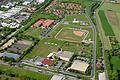 Blick auf Yorktown Village (im Hintergrund) und das Kessler Field. Der Bereich zwischen der Willi-Kaidel-Straße am unteren Bildrand und dem Baseball-Feld (Bildmitte) soll in den nächsten Jahren bebaut werden.
