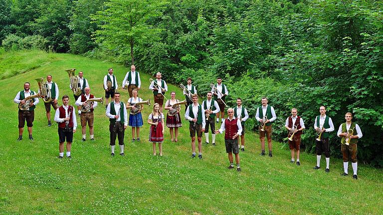 Die große Egerländer-Besetzung des Ausbildungsmusikkorps der Bundeswehr spielt am Freitag, 6. Mai, um 19.30 im Vereinsheim Wombach auf.