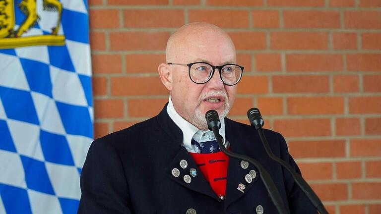 Uwe Hartmann eröffnete den Landesparteitag der Bayernpartei in Kitzingen. Uwe Hartmann eröffnete den Landesparteitag der Bayernpartei in Kitzingen.