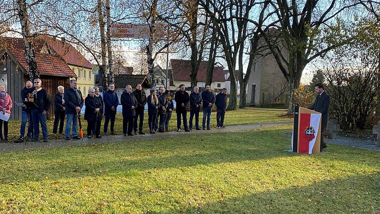 Gedenkveranstaltung am Ehrenmal in Weyer.