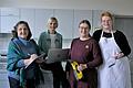 Planen, kalkulieren, reinigen und kochen. Das alles gehört zur Hauswirtschaft. Das vielfältige Wissen vermitteln (von links) Gabriele Royackers, Carolin Schrott, Anja Butter und Corina Klein.