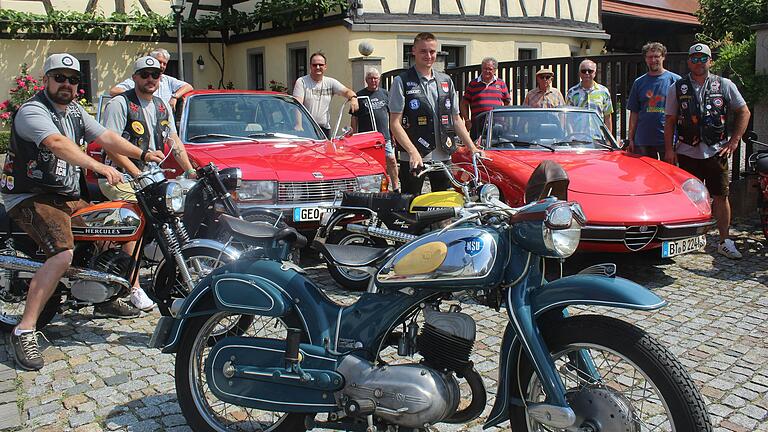 Begeisterung für alte Mopeds und Oldtimer: Bei den Geo Classics sind nicht nur diese Fahrzeuge zu sehen.