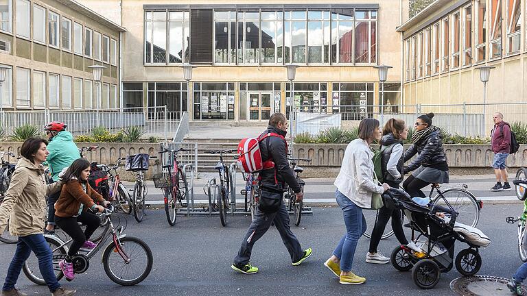 Außenaufnahmen des ehemaligen Mozartgymnasiums Moz in der Hofstraße und Maxstraße Foto: Thomas Obermeier