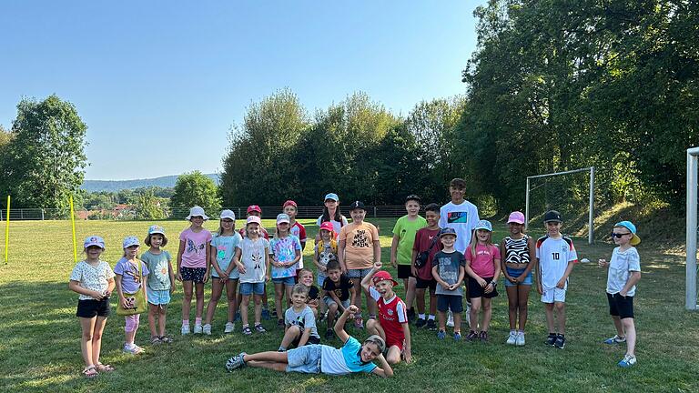 Gruppenfoto der Kinder vor dem Start.