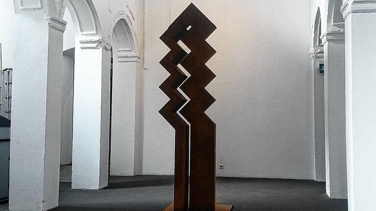 Aktuell im Spitäle: Matthias Engerts Skulptur &bdquo;mw 1&ldquo;. &bdquo;mw1&ldquo; steht für &bdquo;männlich weiblich 1&ldquo;.
