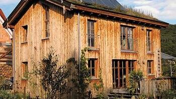 Konsequent nach ökologischen Gesichtspunkten gestaltet:       -  Konsequent nach ökologischen Gesichtspunkten gestaltet: Das Holzhaus
von Uschi und Werner Bauer in Schaippach.