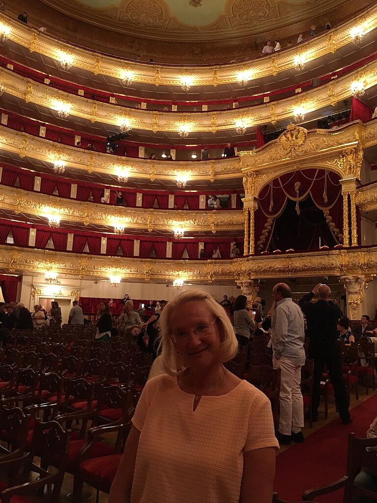 Ein Opernbesuch im weltberühmten und vor Gold strotzenden Bolschojtheater ist ein besonderes Erlebnis. Ein Opernbesuch im weltberühmten und vor Gold strotzenden Bolschojtheater ist ein besonderes Erlebnis.