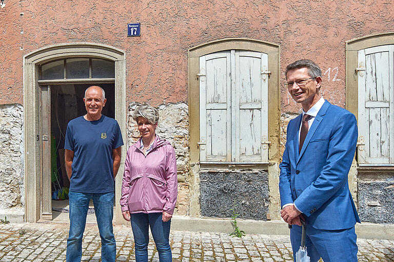 OB Sebastian Remelé (rechts) mit den Investoren Philomena und Peter Müller. OB Sebastian Remelé (rechts) mit den Investoren Philomena und Peter Müller.
