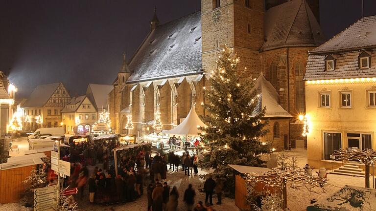 Das winterliche Gerolzhofen: Die Verantwortlichen haben sich viel Mühe gegeben, um trotz Corona ein attraktives Rahmenprogramm für den Advent und die Weihnachtszeit zusammenzustellen. Das winterliche Gerolzhofen: Die Verantwortlichen haben sich viel Mühe gegeben, um trotz Corona ein attraktives Rahmenprogramm für den Advent und die Weihnachtszeit zusammenzustellen. 