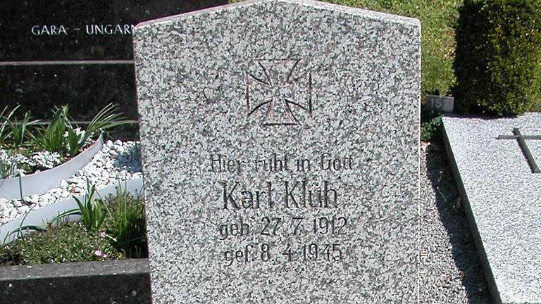 Karl Kluh wollte 1945 die  Amerikaner aufhalten.  Er ist im Haarder Friedhof beerdigt. Sein Grab wird heute noch gepflegt. Foto: Ewald Kiesel       -  Karl Kluh wollte 1945 die  Amerikaner aufhalten.  Er ist im Haarder Friedhof beerdigt. Sein Grab wird heute noch gepflegt. Foto: Ewald Kiesel