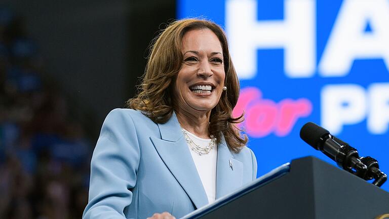 Kamala Harris       -  US-Vizepräsidentin Kamala Harris hat sich bei einer Online-Abstimmung der Demokraten die notwendige Mehrheit der Delegiertenstimmen für die Präsidentschaftskandidatur ihrer Partei gesichert. (Archivbild)