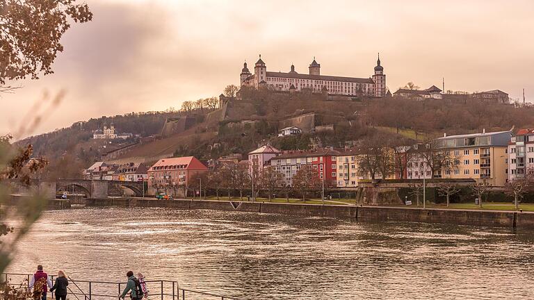 Hoch thront sie über der Stadt Würzburg, die Festung Marienberg. Aber genau das ist auch ihr Problem..