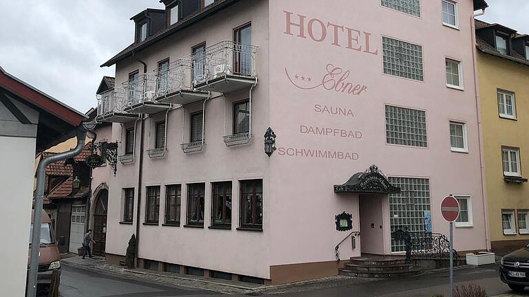 Deutlich zögerlicher als früher gehen frühzeitige Reservierungen im Hotel Ebner ein. Chefin Melanie Ebner registriert stattdessen deutlich mehr spontane Buchungen. Deutlich zögerlicher als früher gehen frühzeitige Reservierungen im Hotel Ebner ein. Chefin Melanie Ebner registriert stattdessen deutlich mehr spontane Buchungen.