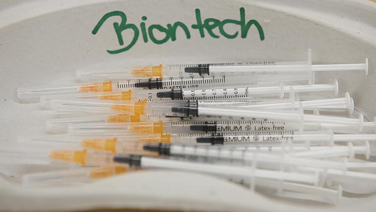 Der Landkreis Kitzingen soll für nächste Woche nur die Hälfte des bestellten Impfstoffs bekommen. Bei Biontech ist es noch weniger. Der Landkreis Kitzingen soll für nächste Woche nur die Hälfte des bestellten Impfstoffs bekommen. Bei Biontech ist es noch weniger.