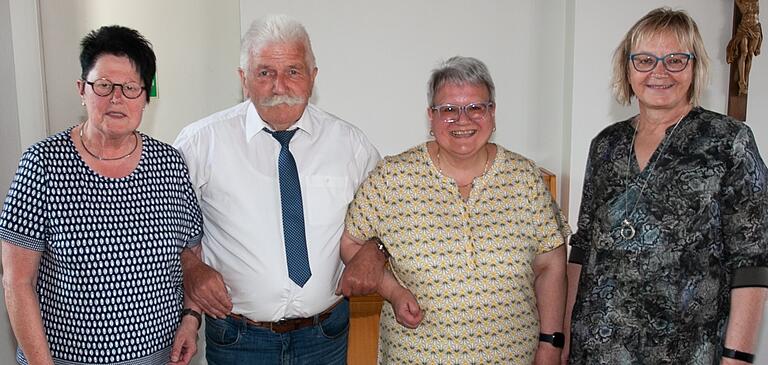 Sie führen künftig die Kitzinger Tafel (von links): Katharina Müller, Manfred Seigner, Gudrun Maier und Gerlinde Fella. Sie führen künftig die Kitzinger Tafel (von links): Katharina Müller, Manfred Seigner, Gudrun Maier und Gerlinde Fella.