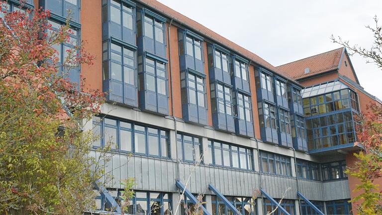 Im ehemaligen Kreiskrankenhaus in Bad Neustadt lebten bis Ende August dieses Jahres 30 Flüchtlinge. Sie wurden nun auf andere Unterkünfte im Landkreis Rhön-Grabfeld verteilt. Im ehemaligen Kreiskrankenhaus in Bad Neustadt lebten bis Ende August dieses Jahres 30 Flüchtlinge. Sie wurden nun auf andere Unterkünfte im Landkreis Rhön-Grabfeld verteilt.