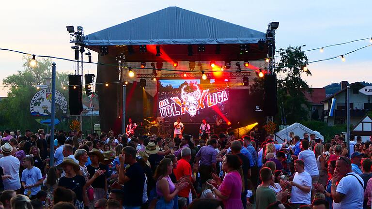 Die 'Volxxliga' brachte am Montag den Festplatz zum kochen. Die 'Volxxliga' brachte am Montag den Festplatz zum kochen.