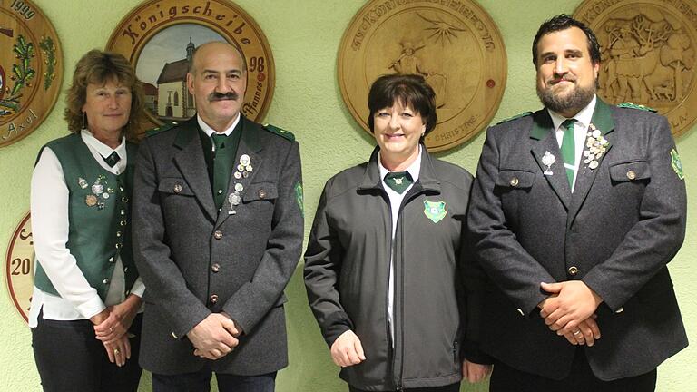 Vorstandswahlen gab es beim Großlangheimer Schützenverein. An der Spitze des Vereins stehen (von links) Schriftführerin Heike Sterk, Sportleiter Klaus Rickel, Schatzmeisterin Karin Rickel und Schützenmeister Michael Sterk.