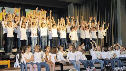 Singen macht Spaß: Dies zeigten 60 Kinder aus Rhön und Grabfeld beim gemeinsamen Konzert am Sonntagnachmittag in Mellrichstadt. Singen macht Spaß: Dies zeigten 60 Kinder aus Rhön und Grabfeld beim gemeinsamen Konzert am Sonntagnachmittag in Mellrichstadt.