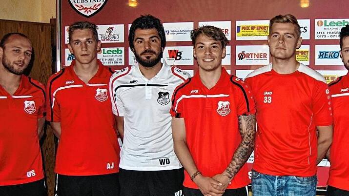 Ulrich Scheidel (von links), Jonas Alber, Co-Trainer Waios Dinudis, Ingo Feser, Maximilian Stumpf und Physiotherapeut Matthias Barthelmes verstärken beim TSV Aubstadt das Team von Trainer Josef Francic. Ulrich Scheidel (von links), Jonas Alber, Co-Trainer Waios Dinudis, Ingo Feser, Maximilian Stumpf und Physiotherapeut Matthias Barthelmes verstärken beim TSV Aubstadt das Team von Trainer Josef Francic.