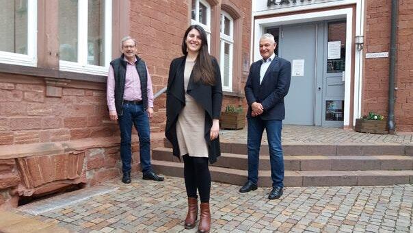 Die Bundestagskandidatin der Freien Wähler, Jessica Klug, zusammen mit den beiden Kreisvorsitzenden Thomas Zöller (Miltenberg/links) und Peter Utsch. Die Bundestagskandidatin der Freien Wähler, Jessica Klug, zusammen mit den beiden Kreisvorsitzenden Thomas Zöller (Miltenberg/links) und Peter Utsch.