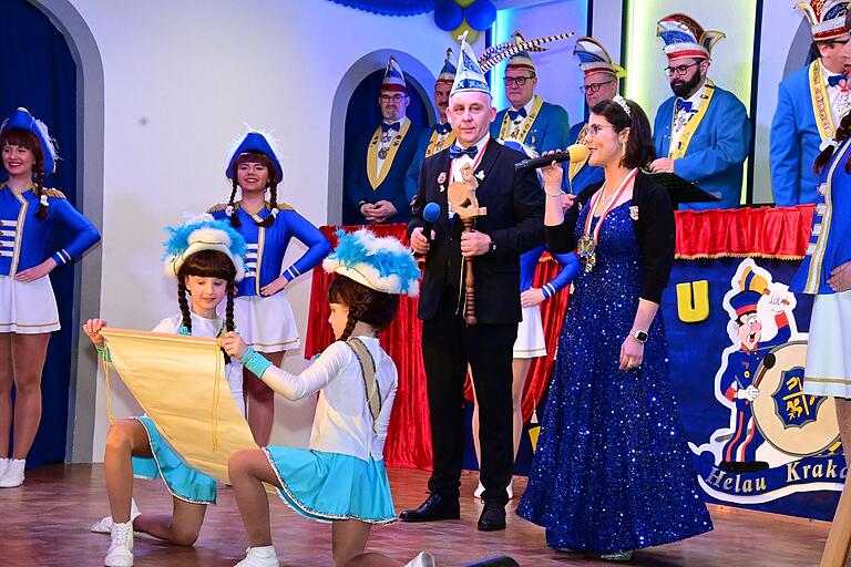Prinz Stefan I. und Prinzessin Ute II. verkünden ihre Proklamation.