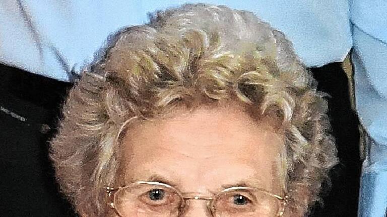 Anni Jahn, 96: In Lohr war sie als die gute Seele der Arbeiterwohlfahrt bekannt. Daneben war sie beim Sozialverband VdK aktiv, bei der SPD, beim Gesangverein Wombach, beim Radfahrverein Viktoria Wombach, beim Spessartverein Lohr und beim Roten Kreuz.