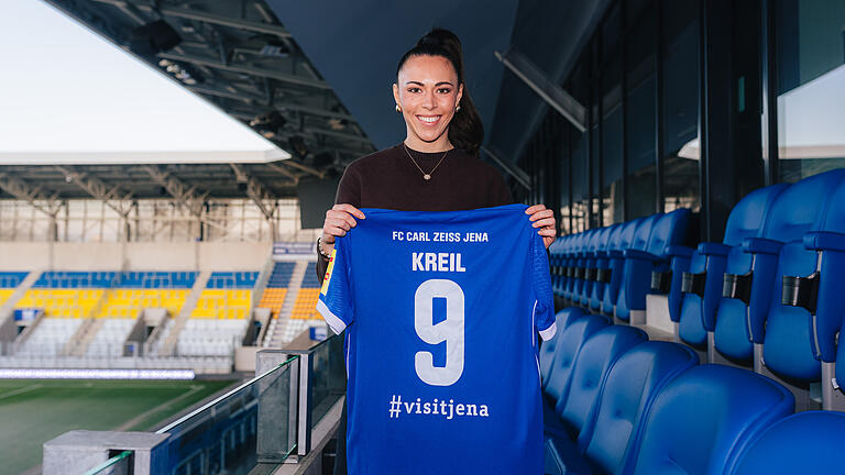 Leonie Kreil: Rückkehr zum FC Carl Zeiss Jena       -  Mit der Rückennummer 9 läuft Leonie Kreil künftig den FC Carl Zeiss Jena in der Frauen-Bundesliga auf, im neu sanierten Ernst-Abbe-Sportfeld.