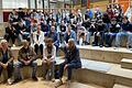 Abschlussgespräch Senior*innen, Lehrer und Schüler.