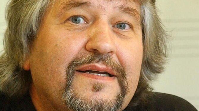 Auf eine Vielzahl  kammermusikalischer und solistischer Arbeiten, Chor-, Orchester-, Oratorien- und Bühnenwerke kann der  in Veitshöchheim ansässige Komponist Professor Toni Völker zurückblicken, der am 13. September seinen 70. Geburtstag feiert. Foto: Völker