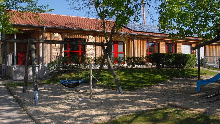 Die Erweiterung des Kindergartens und die Kosten des laufenden Betriebs fordern die Gemeinde Albertshofen finanziell.