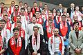 Ausgezeichnet mit dem Gesellenbrief und dem Schal der Handwerkerschaft gab es das traditionelle Gruppenbild mit Festredner Landrat Thomas Habermann, Kreishandwerksmeister Bruno Werner und Innungsobermeistern.