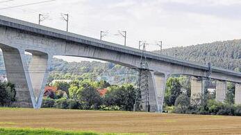 Vor 30 Jahren fertiggestellt: Die Schnellbahnbrücke zwischen Hofstetten und Langenprozelten. Vor 30 Jahren fertiggestellt: Die Schnellbahnbrücke zwischen Hofstetten und Langenprozelten.