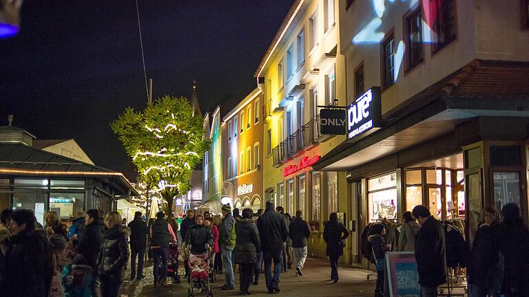 Einkaufsnacht       -  Impressionen von der langen Einkaufsnacht.