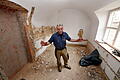 Fuggerei.jpeg       -  Schreiner Arndt Baumann kümmert sich in der Fuggerei auch um Renovierungen. Bei einer umfassenden Sanierung einer Wohnung wird mit Kosten in Höhe von rund 70.000 Euro gerechnet.