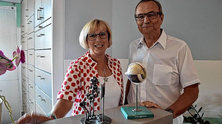 Während Gerda Rauch Ruheständlerin ist, arbeitet ihr Mann Michael weiter als Augenarzt, aber nur noch an drei Tagen.