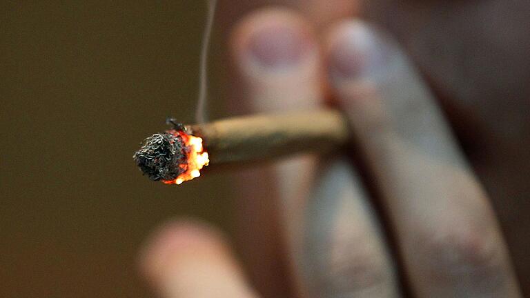 Weil er mit Marihuana gedealt haben soll, musste sich ein 22-jähriger Handwerker vor dem Haßfurter Amtsgericht verantworten.