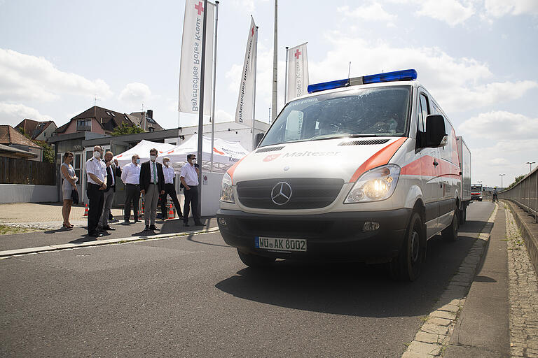 Empfang: Helfer von BRK und Malteser kehren vom Einsatz in Rheinland-Pfalz zurück und berichten von ihren Erfahrungen. Empfang: Helfer von BRK und Malteser kehren vom Einsatz in Rheinland-Pfalz zurück und berichten von ihren Erfahrungen.