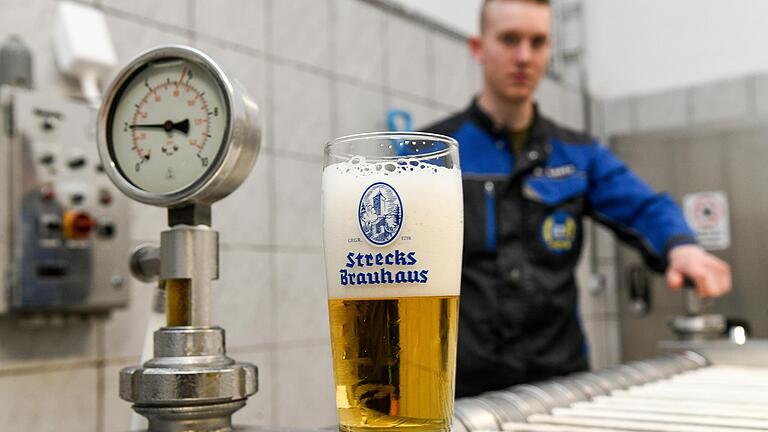 Süffiges Bier aus Ostheim vor der Rhön, das wird es auch weiterhin geben. Der hessische Investor 'Die Biermacher GmbH' um den Anlagenbauer Lauer wird das Traditionshaus übernehmen und das angekündigte Aus im September somit abwenden.