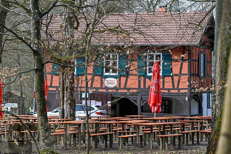 Das 'Waldhaus Einsiedel' im Gramschatzer Wald startete am Donnerstag in die Biergarten-Saison. Das 'Waldhaus Einsiedel' im Gramschatzer Wald startete am Donnerstag in die Biergarten-Saison.