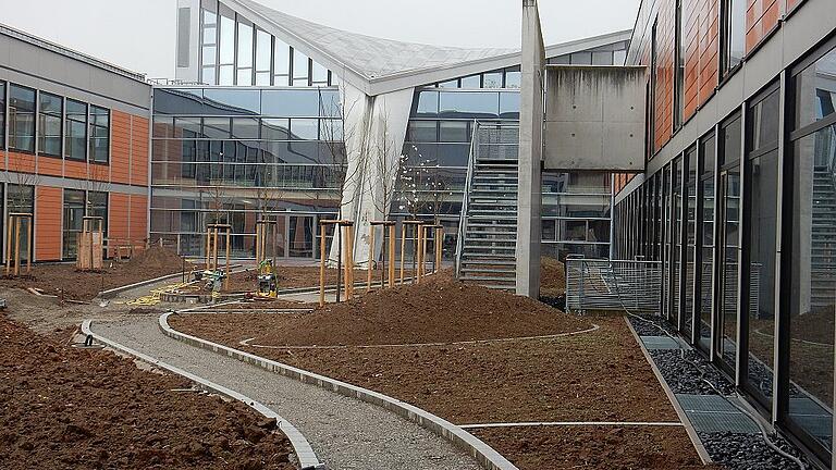 Bis 2020 soll der Altbau an der Ignaz-Schön-Straße saniert sein. Bis 2020 soll der Altbau an der Ignaz-Schön-Straße saniert sein.
