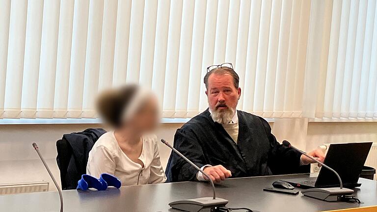 Prozess: Mutter soll kleiner Tochter Keime injiziert haben - Die 26-Jährige soll ihre Tochter mit der Injektion von Keimen krank gemacht und gehalten haben. Prozess: Mutter soll kleiner Tochter Keime injiziert haben - Die 26-Jährige soll ihre Tochter mit der Injektion von Keimen krank gemacht und gehalten haben.