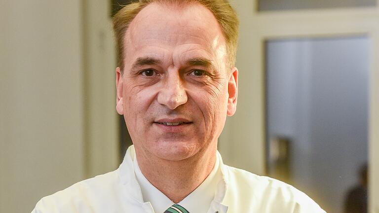 Chefarzt Frank Schiefelbein leitet die Urologische Abteilung an der Missionsärztlichen Klinik in Würzburg, die mit dem Juliusspital zum Klinkum Würzburg Mitte fusioniert ist.