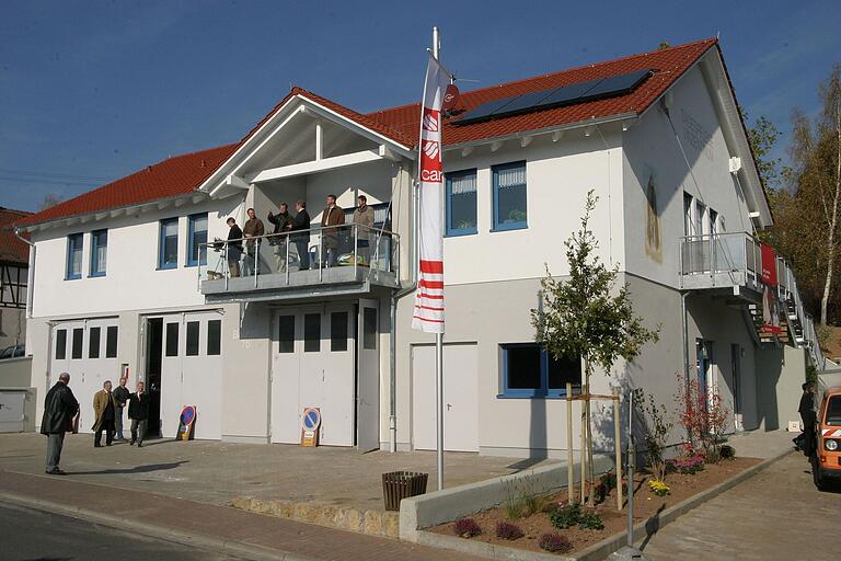 Die Tagespflege 'Vinzentinum' auf dem Bauhof der Gemeinde Greußenheim bei der Eröffnung im Oktober 2003. Aktuell werden hier momentan insgesamt 57 Gäste betreut, bei einer vollständigen täglichen Auslastung mit 22 Gästen. Die Tagespflege 'Vinzentinum' auf dem Bauhof der Gemeinde Greußenheim bei der Eröffnung im Oktober 2003. Aktuell werden hier momentan insgesamt 57 Gäste betreut, bei einer vollständigen täglichen Auslastung mit 22 Gästen. 