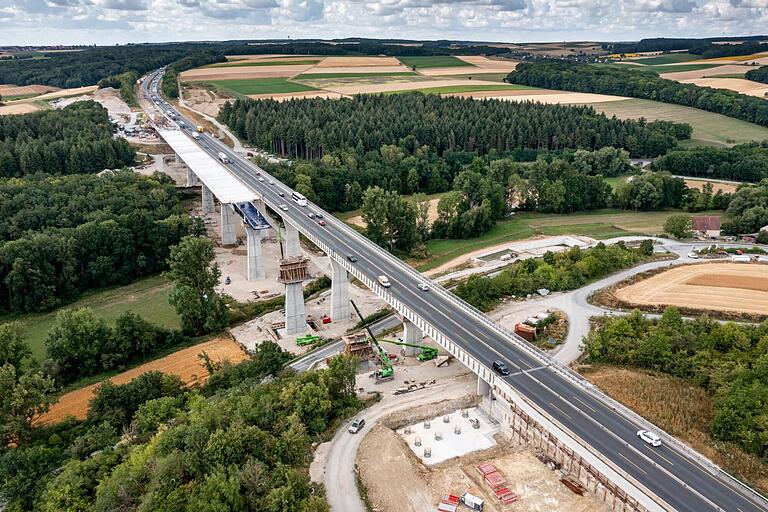 Die neue Werntalbrücke der Autobahn 7 bei Mühlhausen wird 2024 fertig. Der Bau begann 2019. Die neue Werntalbrücke der Autobahn 7 bei Mühlhausen wird 2024 fertig. Der Bau begann 2019.