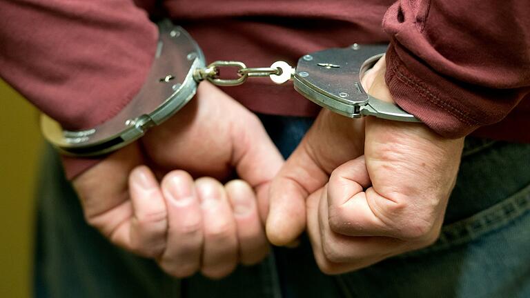 20 Straftaten in einer Woche soll ein 46-Jähriger bei Würzburg verübt haben. Jetzt muss er in U-Haft.&nbsp;