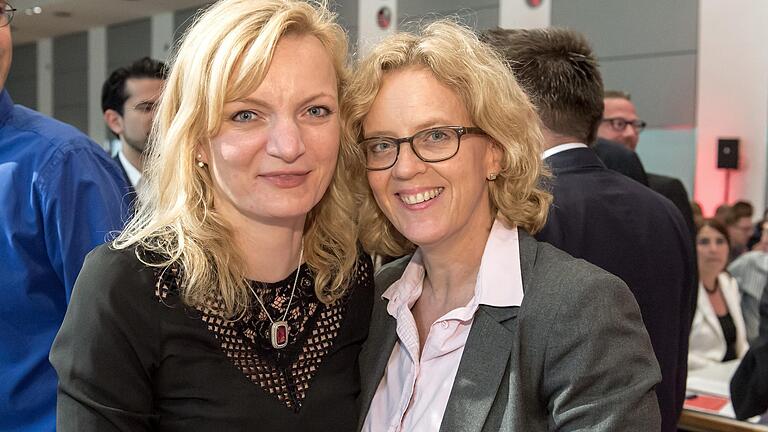 Kandidieren erneut für die Spitze der Bayern-SPD: Landeschefin Natascha Kohnen (rechts) und Stellvertreterin Marietta Eder. Das Bild entstand 2017 beim Landesparteitag in Schweinfurt.