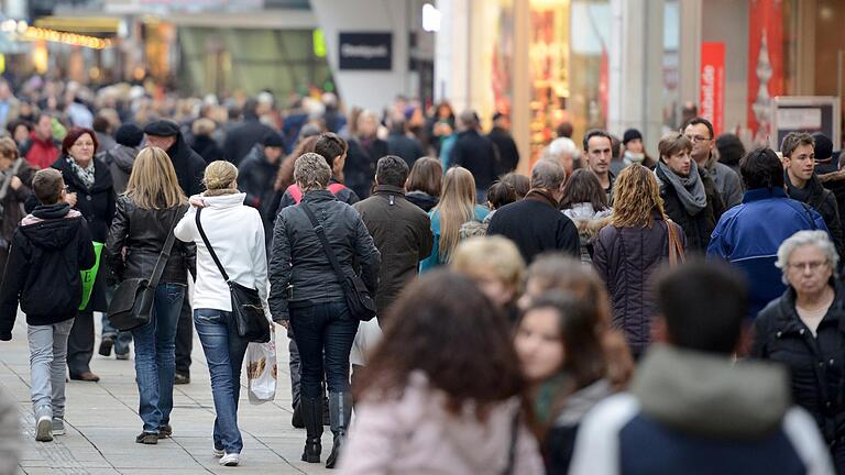 Viele Menschen, viele Meinungen: Nicht jeder ist zufrieden mit seiner Lebenssituation in Deutschland.