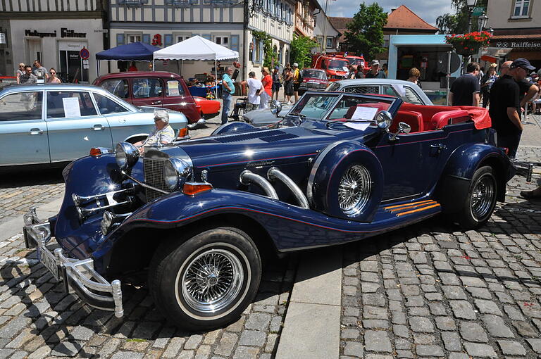 Beim HOH-Classic-Oldtimertreffen in Hofheim stellen Oldtimer-Liebhaberinnen und Oldtimer-Liebhaber ihre Schätzchen zur Schau - wie hier auf dem Bild aus dem Jahr 2018.